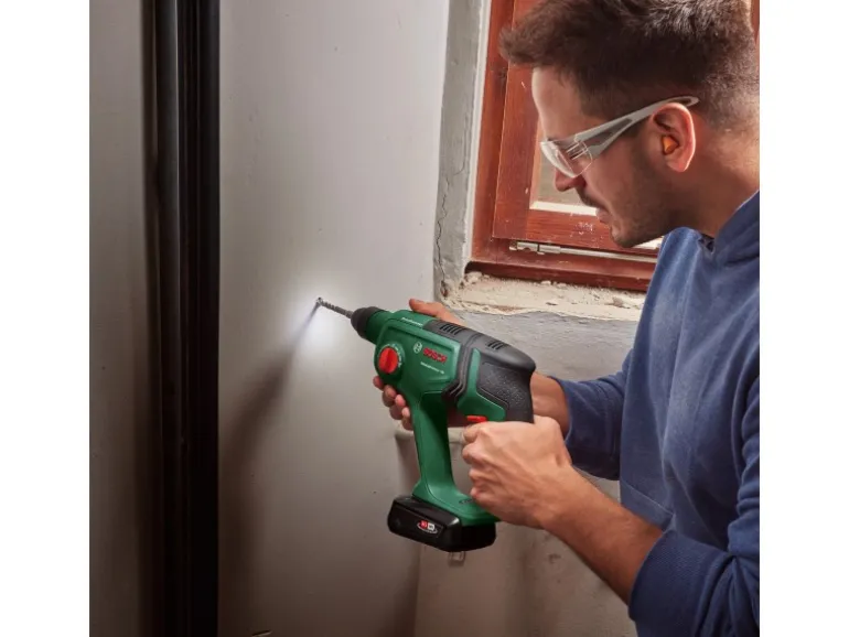 Bosch 18 V Akku-Bohrhammer Bosch Universal Hammer 18V inkl. 4 Ah Akku mit Koffer